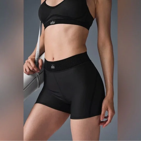 ALO | line up airlift set - bra and shorts | XS - Picture 5 of 7